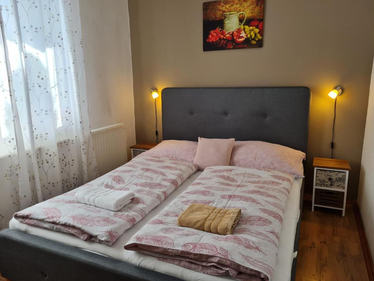 Fertődi Kúria Vendégház Extérieur photo