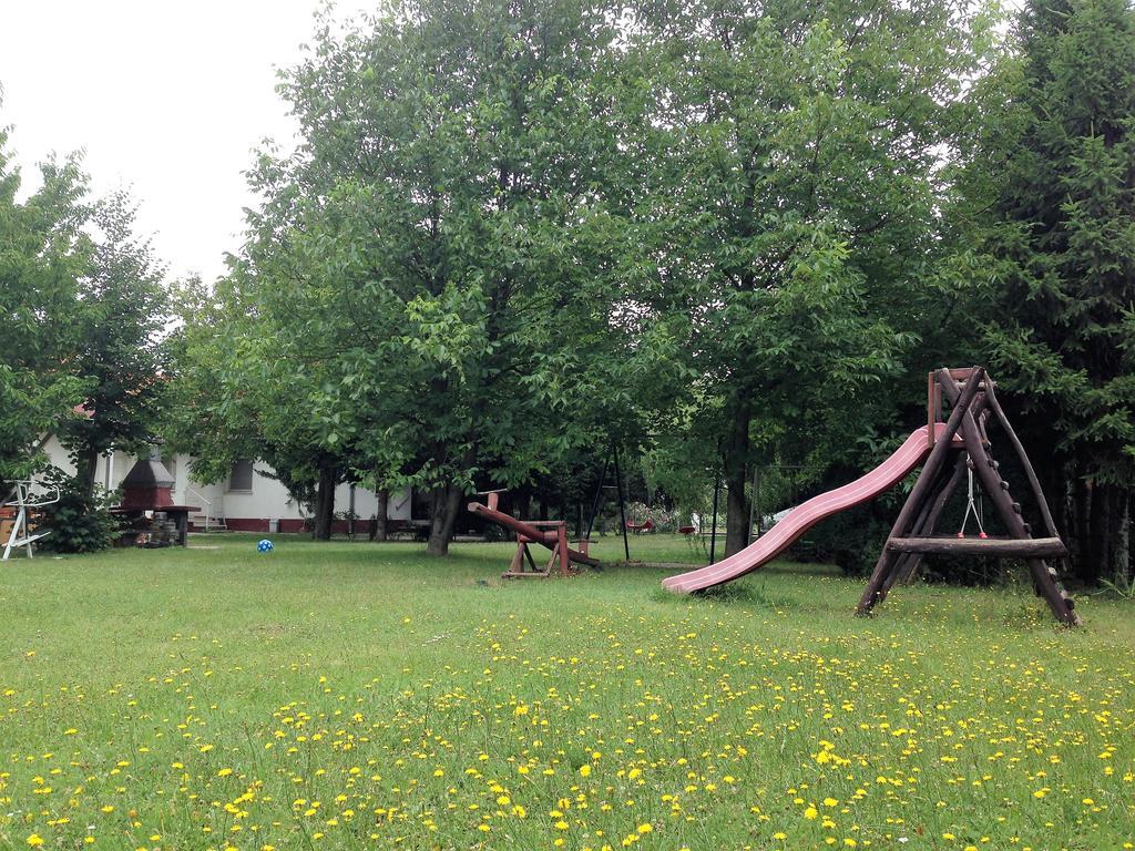 Fertődi Kúria Vendégház Extérieur photo